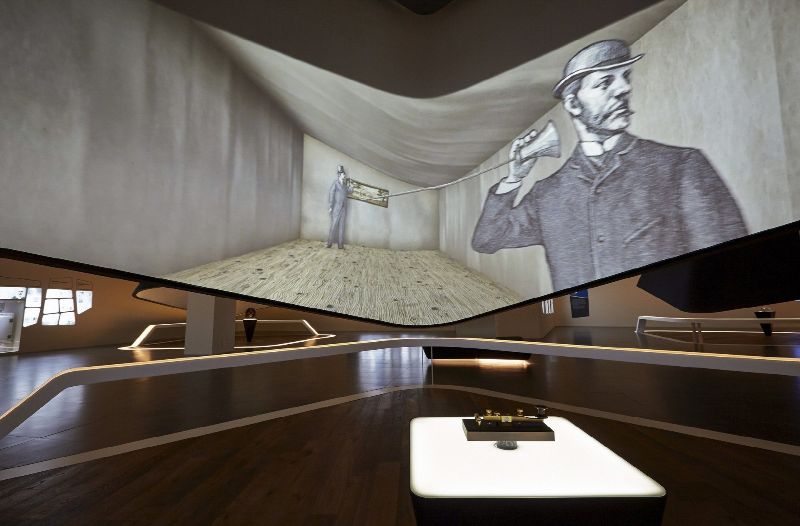 Fotografía facilitada por Samsung de una proyección en un techo cónico del Museo de Samsung.