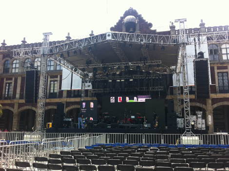 En el centro de Cuernavaca se prepara todo para el concierto. 