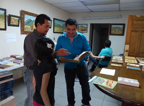 En la Feria del Libro Leído fueron pocos los asistentes. 
