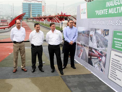 El gobernador Rodrigo Medina inauguró la plaza peatonal.