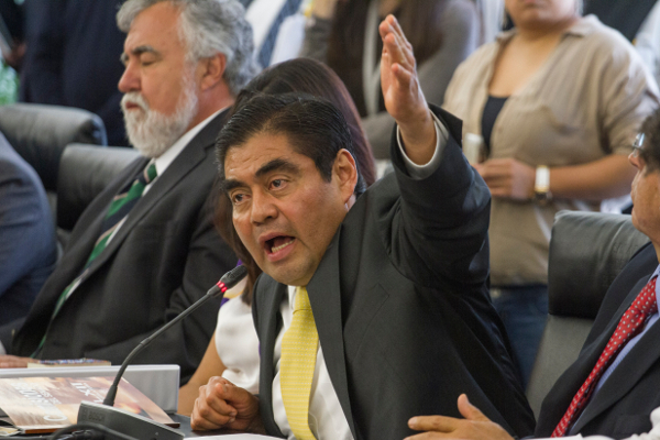Miguel Barbosa, coordinador del PRD en el Senado.