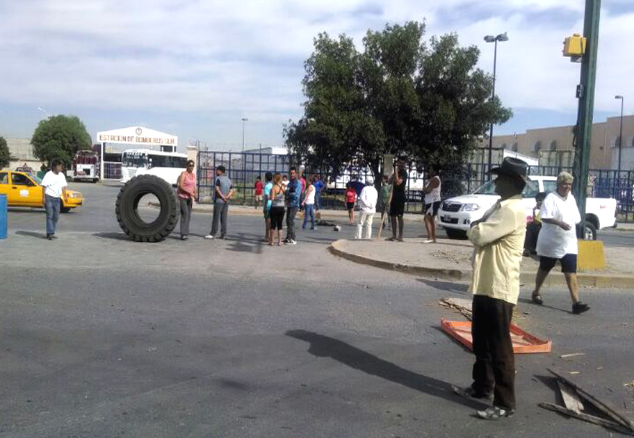 Son colonos de Impulso Comunal y Nueva Laguna. Piden abasto de agua.