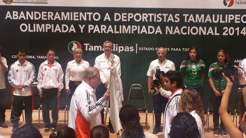 Gobernador de Tamaulipas abanderó a los deportistas 