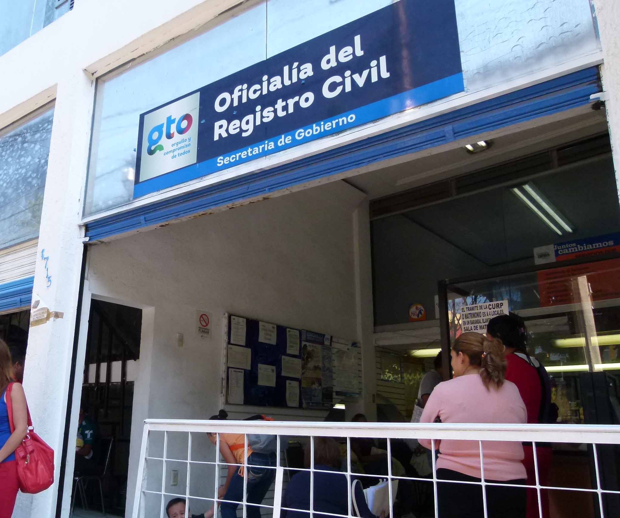 Los guanajuatenses podrían invertir los apellidos de sus hijos, a traves de amparos. 