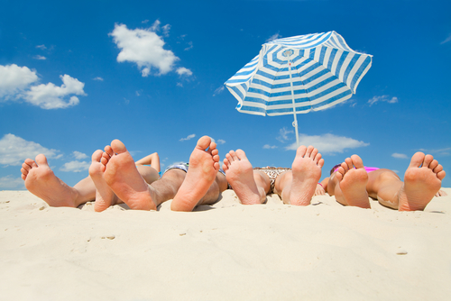 Tus pies están expuestos a otras enfermedades cutáneas en la playa y balnearios.