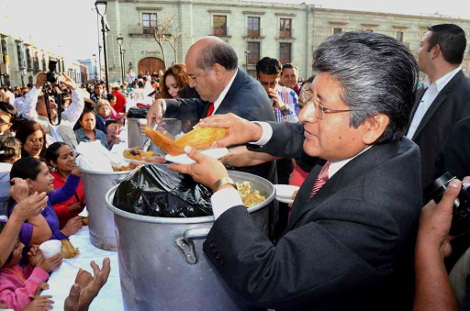 Con música y tamales comenzó la celebración en Oaxaca.