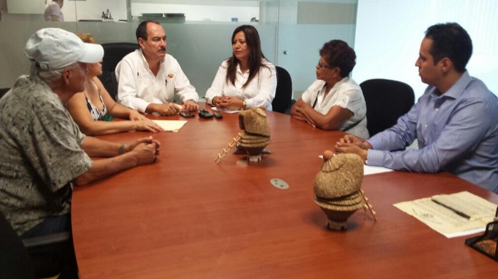El secretario de Gobierno de Morelos, Jorge Messeguer, en reunión con los padres de Víctor Manuel Miranda Guerrero, sentenciado a muerte en EU.