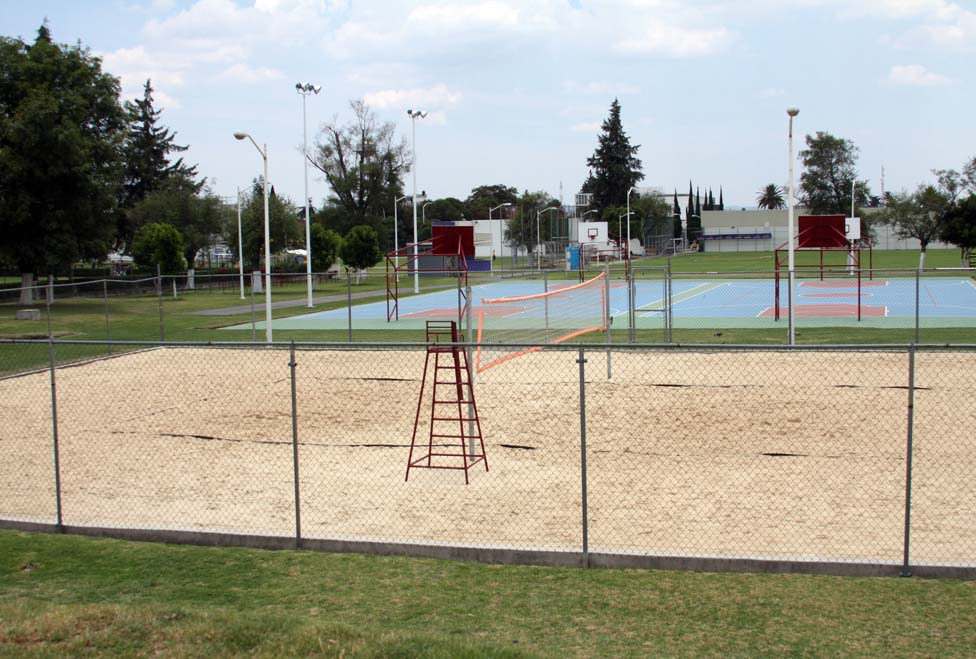 Cancha de voleibol de playa en el Club Alpha 3.