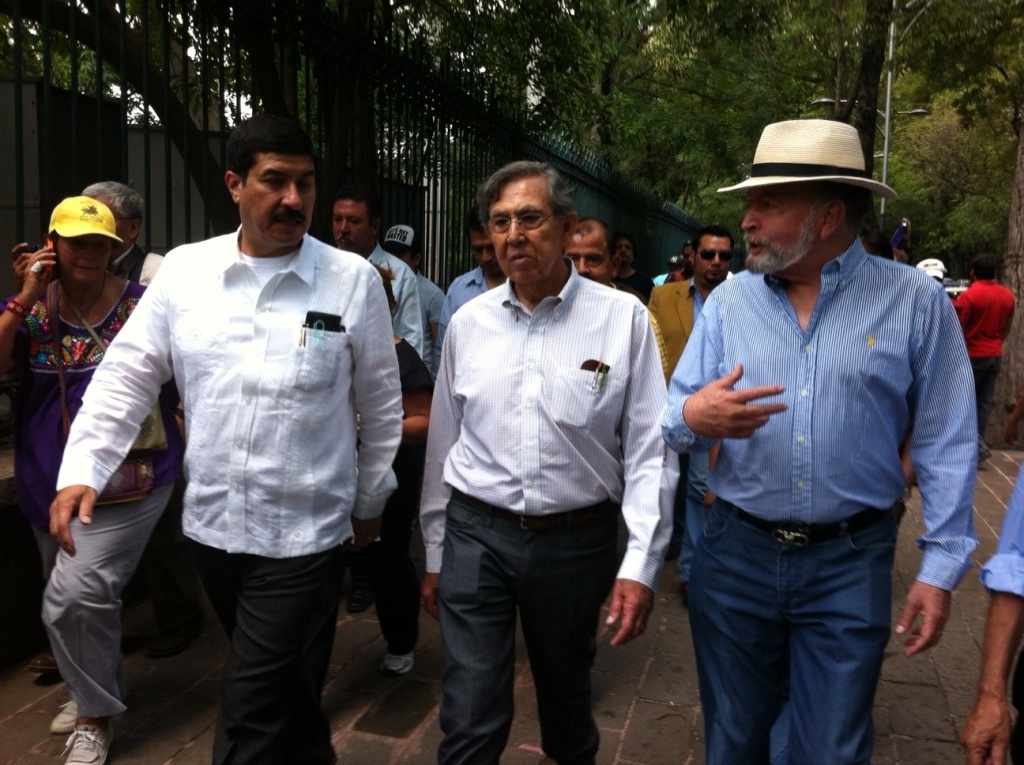 Cuauhtémoc Cárdenas llegó para formar parte en la Cadena Humana.