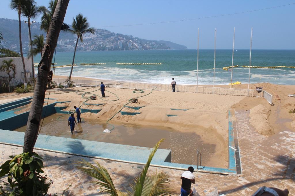 Daños provocados por el fuerte oleaje en Acapulco