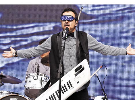 El cantante, aunque tarde, cumplió con su compromiso y un variado repertorio.