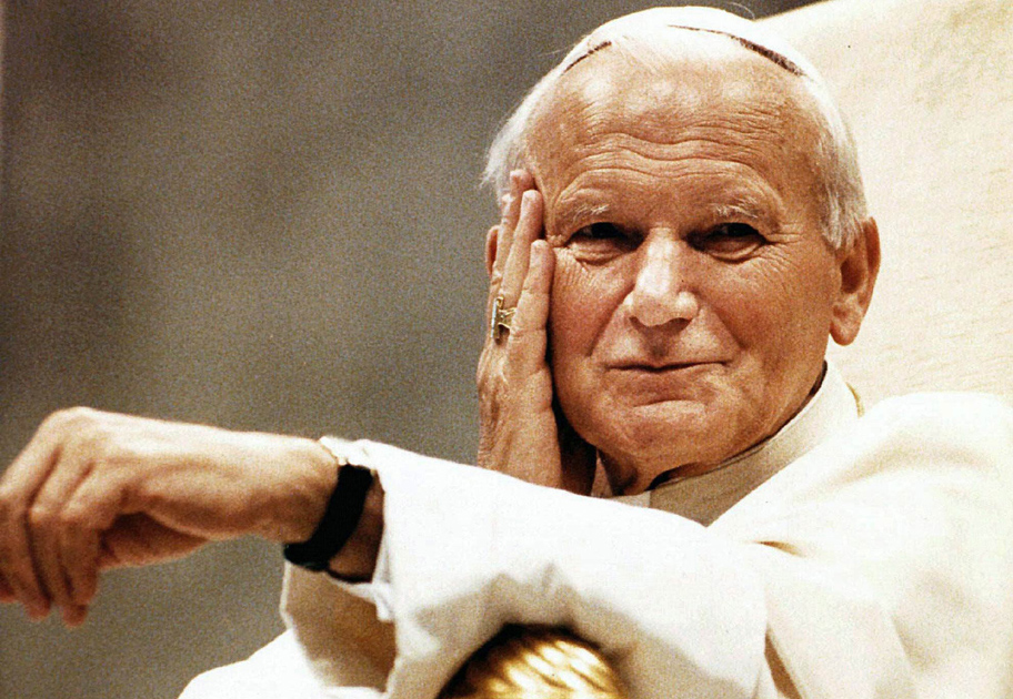 El Papa Viajero fue canonizado este domingo junto a Juan XXIII en una ceremonia efectuada en El Vaticano.