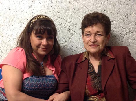 Rossy Aguirre con su mamá, Rosanelda Aguirre, también actriz de doblaje.