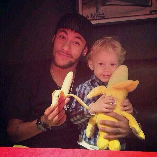 Neymar y su hijo
