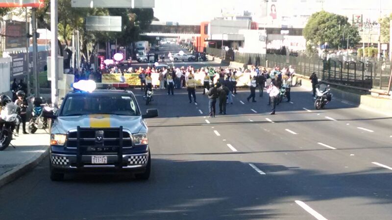 Un centenar de invidentes avanzan sobre Tlalpan