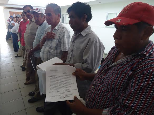 Campesinos defraudados por ex funcionario