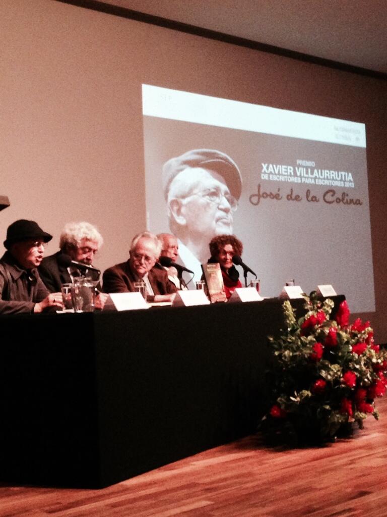La ceremonia, por el Premio Xavier Villaurrutia otorgado a José de la Colina, se realizó en el Palacio de Bellas Artes.