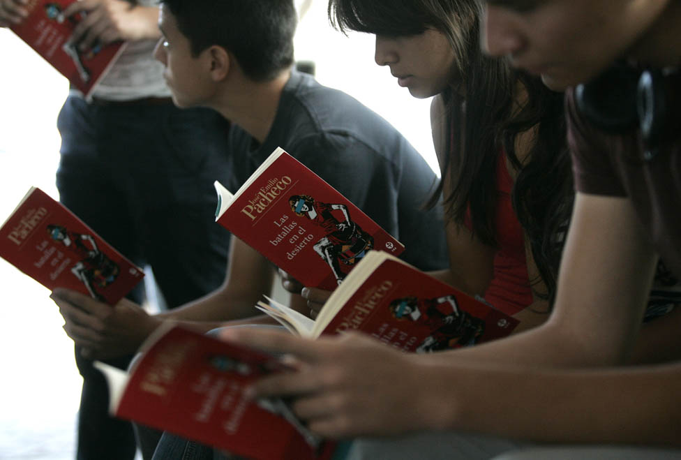 Lectura en voz alta de "Las batallas en el desierto" de José Emilio Pacheco en Guadalajara
