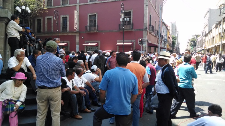 Los transportistas se mantendrán afuera del recinto legislativo