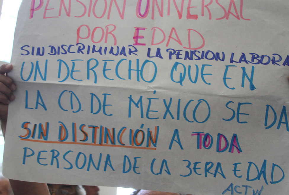 Los manifestantes exigieron al presidente Enrique Peña Nieto que cumpla con su palabra.