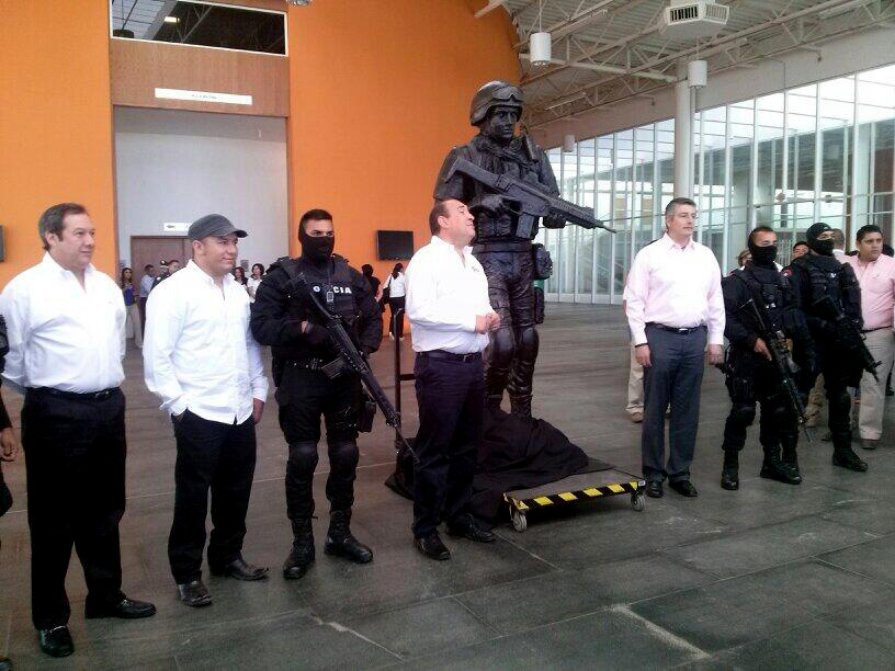 Se develó una escultura en honor a la corporación de seguridad.