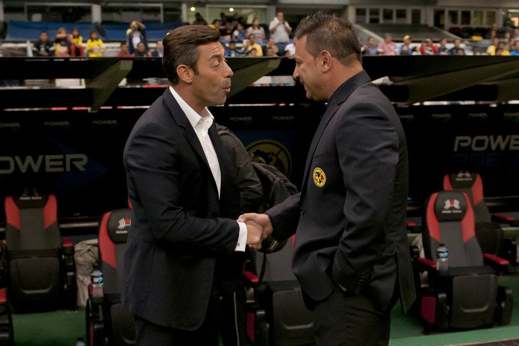 Antonio Mohamed le ganó la partida a Pedro Caixinha