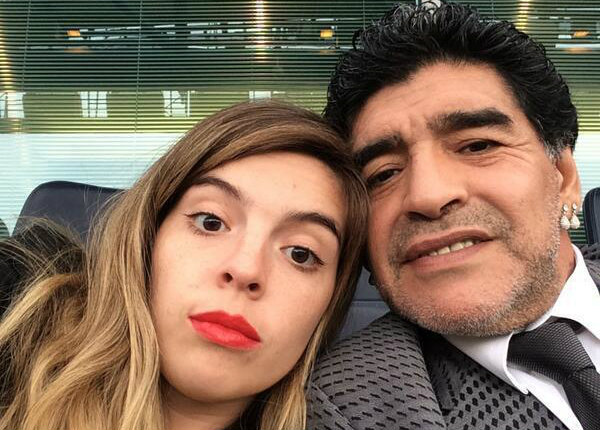 Dalma Maradona y Diego, la 'Selfie' en Stamford Bridge