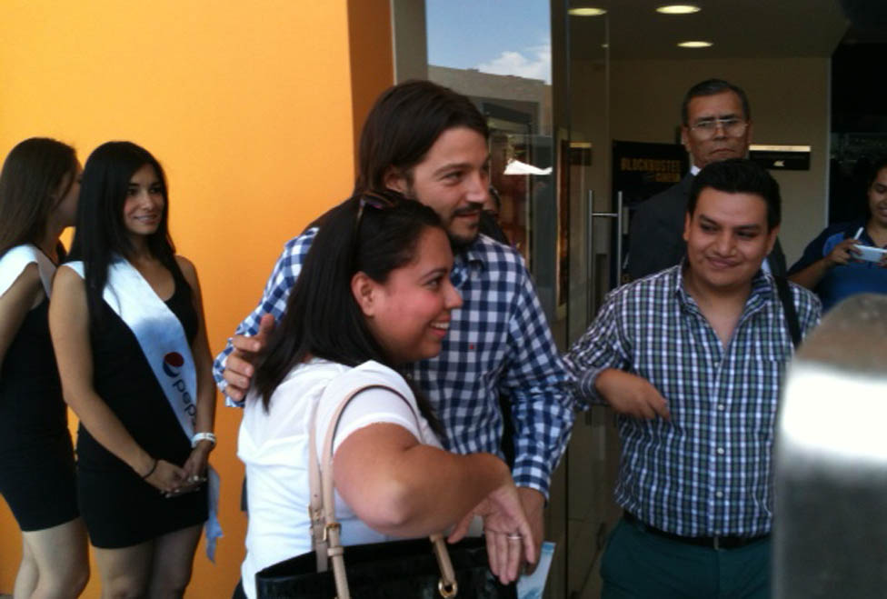 Diego Luna atendió a fans en Guadalajara