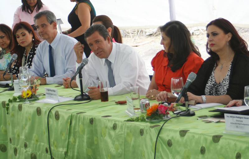 Miguel Márquez no entró en conflictos y anunció que vendrán más recursos para León.