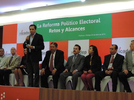 Ricardo Crespo durante la ponencia del Icadep.