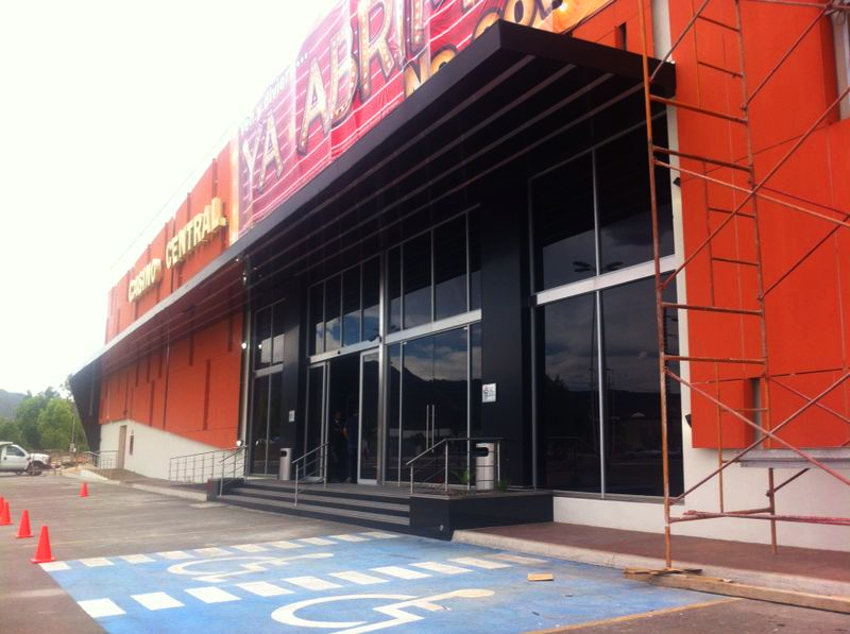 El casino se ubica en el centro comercial Plaza Galerías Metropolitana.