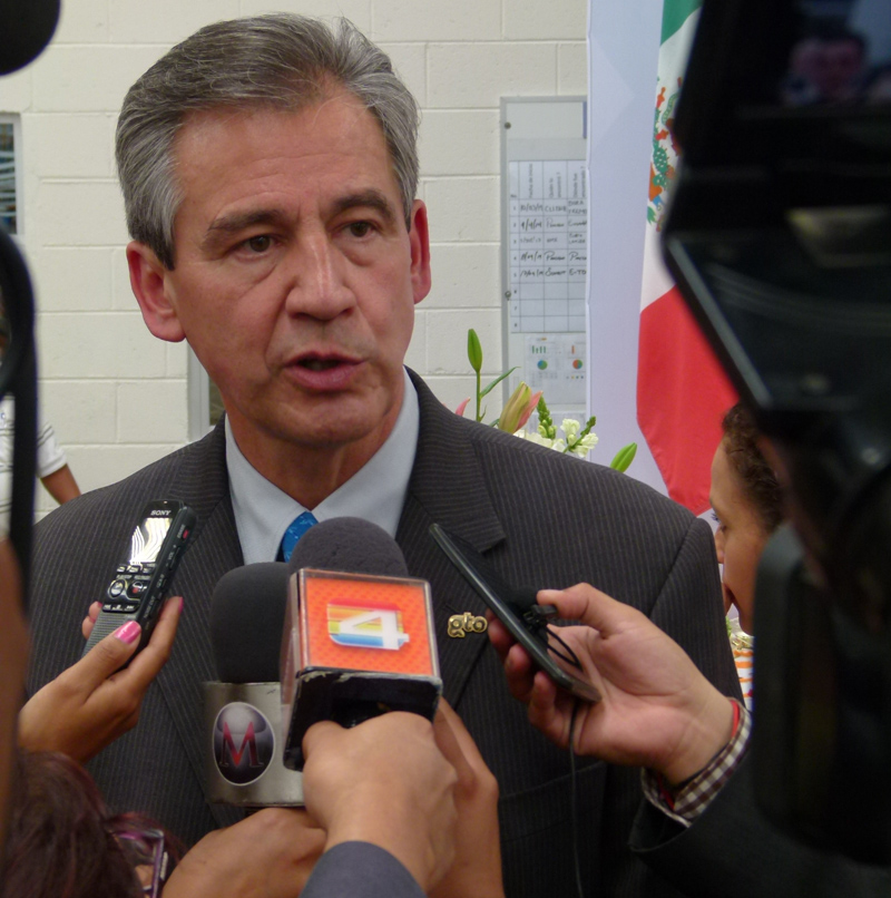 Héctor López Santillana.