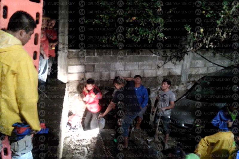 Labores de rescate en Huehuetlán El Grande.
