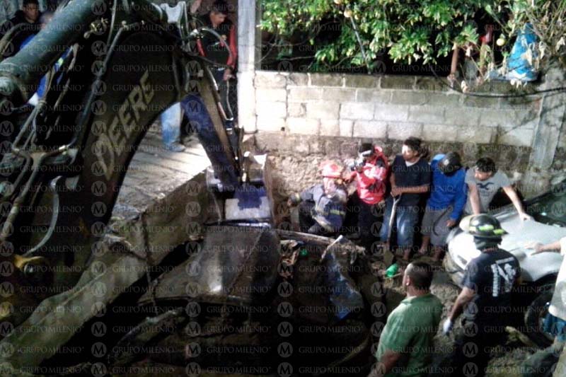 Labores de rescate en Huehuetlán El Grande.