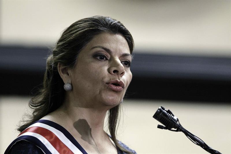 La presidenta de Costa Rica, Laura Chinchilla, durante su último informe anual de labores, hoy ante el Congreso en San José