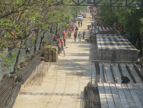 Continúan las obras en Circuito Interior entre avenida Té y Canal de Tezontle, por lo que desde el 5 de mayo, los carriles centrales en dirección orie