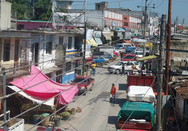 Sólo pequeños comercios han abierto