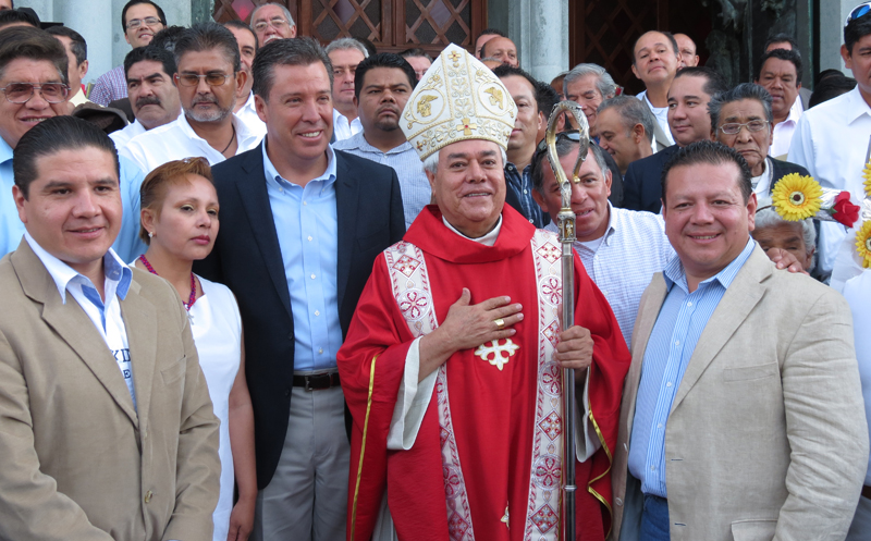 Miguel Márquez y Alfonso Cortés en la misa del Día de la Santa Cruz.