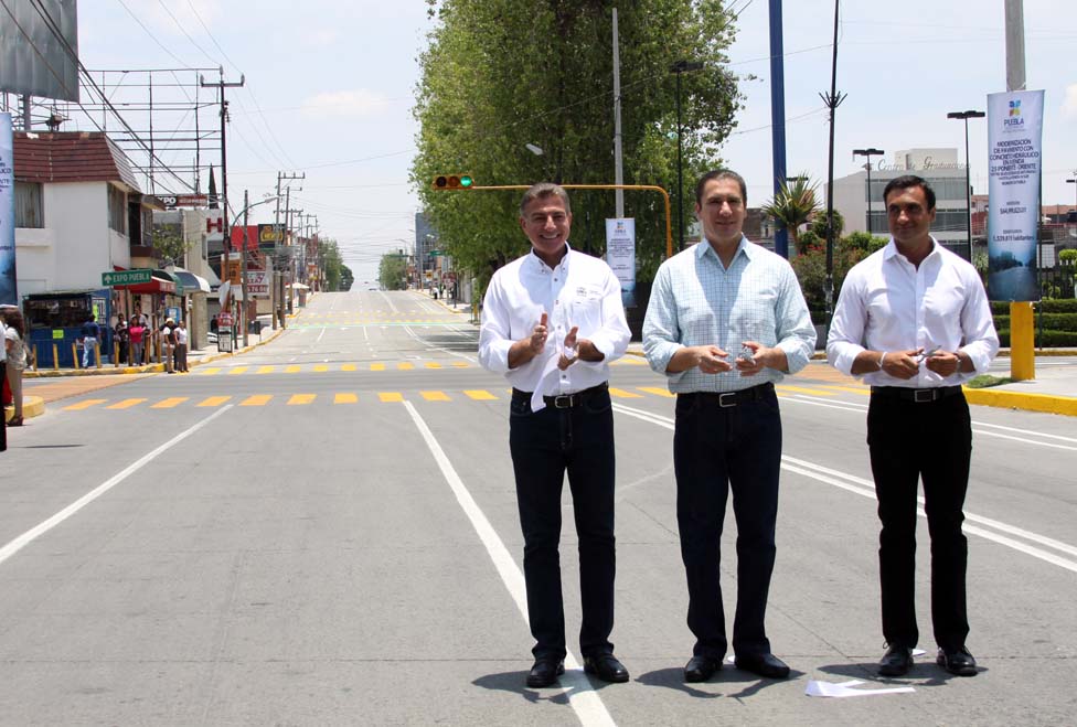 Inauguración del pavimento hidráulico en la 25 Oriente-Poniente.