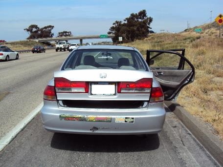 Arrestan a mujer que transportaba droga con sus dos hijos en California