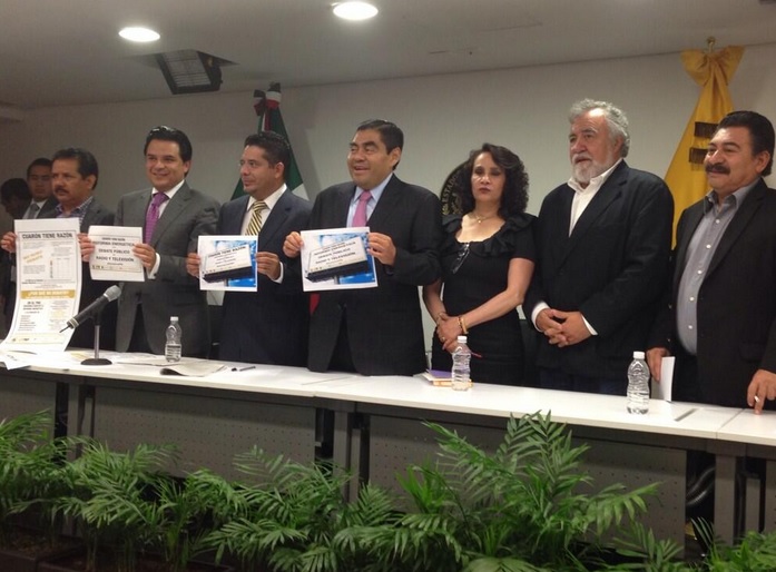 Conferencia de prensa del PRD en el Senado sobre posibilidad de invitar a Alonso Cuarón al Senado.