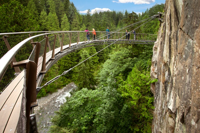 El puente colgante Capilano en las Montañas de la Costa Norte de Canadá.