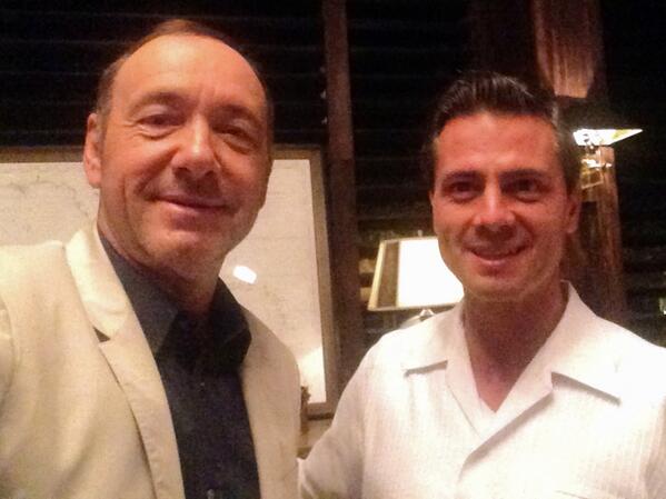 El actor subió una foto a Twitter junto con el presidente Peña Nieto.