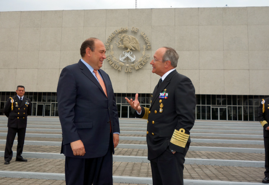 El gobernador Rubén Moreira y el almirante Vidal Soberón.