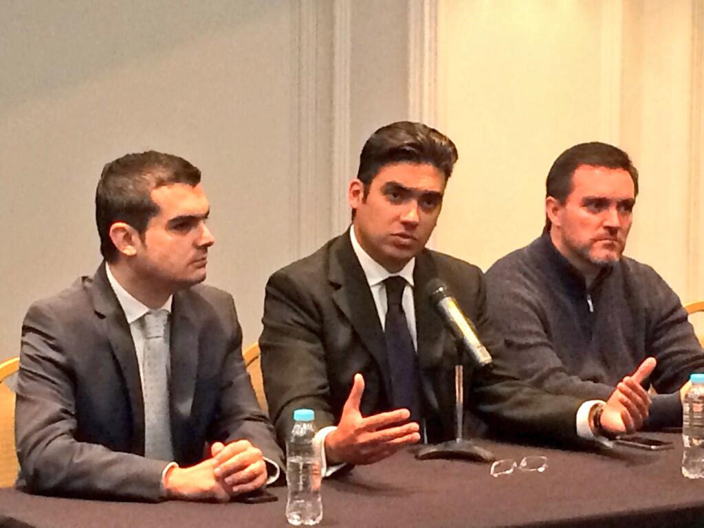 Jorge Triana, Jorge Romero y Federico Döring en conferencia de prensa. 