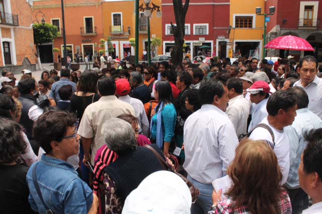 Maestros jubilados y pensionados se manifestaron frente a Palacio de Gobierno.