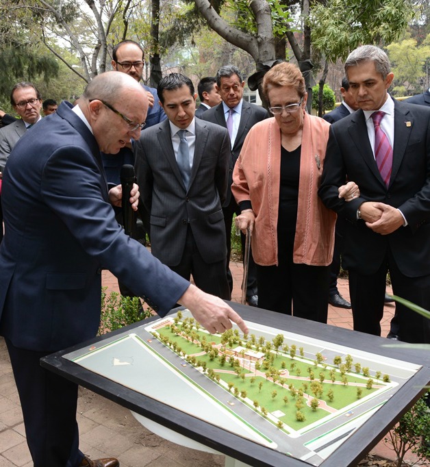 Miguel Ángel Mancera realizó un recorrido por las obras que se llevarán a cabo en el Parque Antonio Machado.