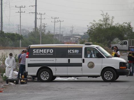 Personal del Semefo trasladó los cadáveres al anfiteatro del hospital Universitario.
