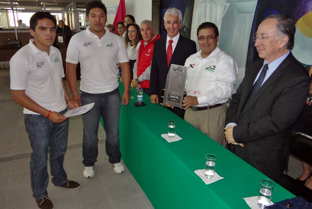 Recepción de Premio de Creatividad que logró el equipo TTTP3 Masterbot. 