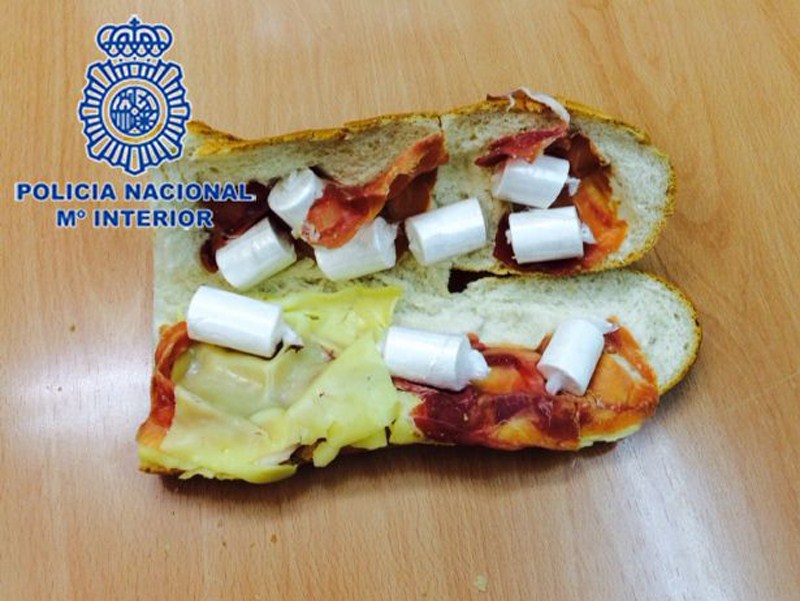Tras registrar el domicilio del detenido en Benidorm la policía encontró más de un kilogramo de cocaína en polvo y en roca.
